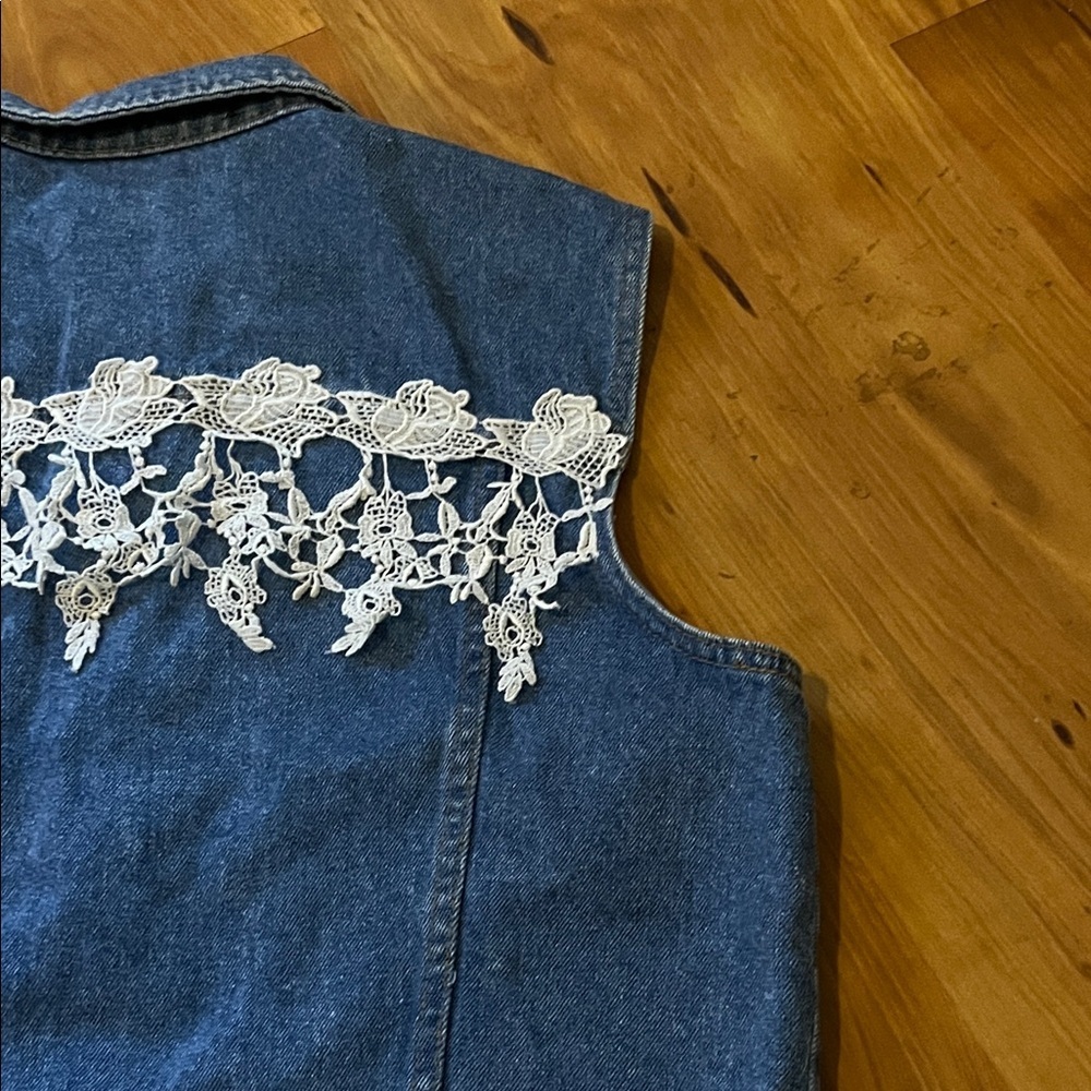 Logo Club Denim vest with lace - Picture 7 of 10